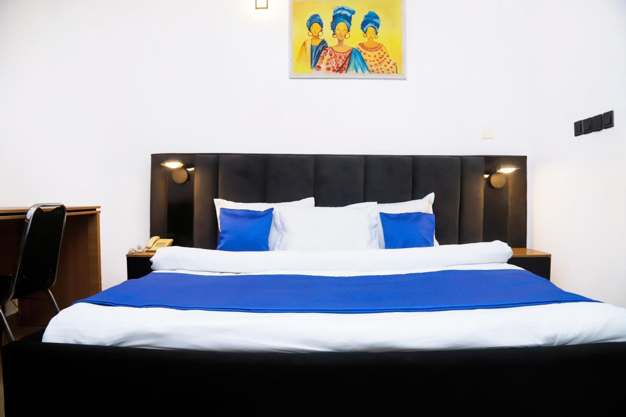 Western Dreams Hotel Абуджа Екстер'єр фото
