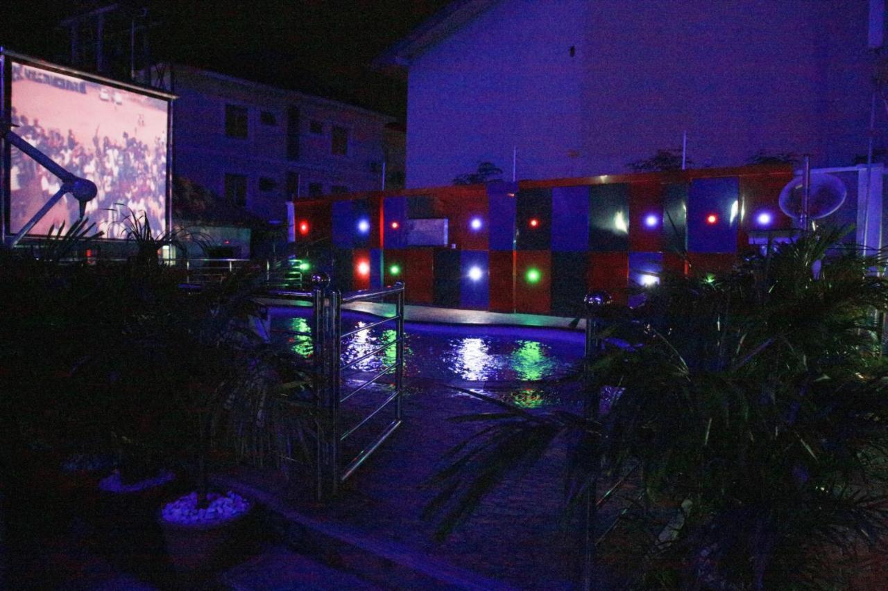 Western Dreams Hotel Абуджа Екстер'єр фото
