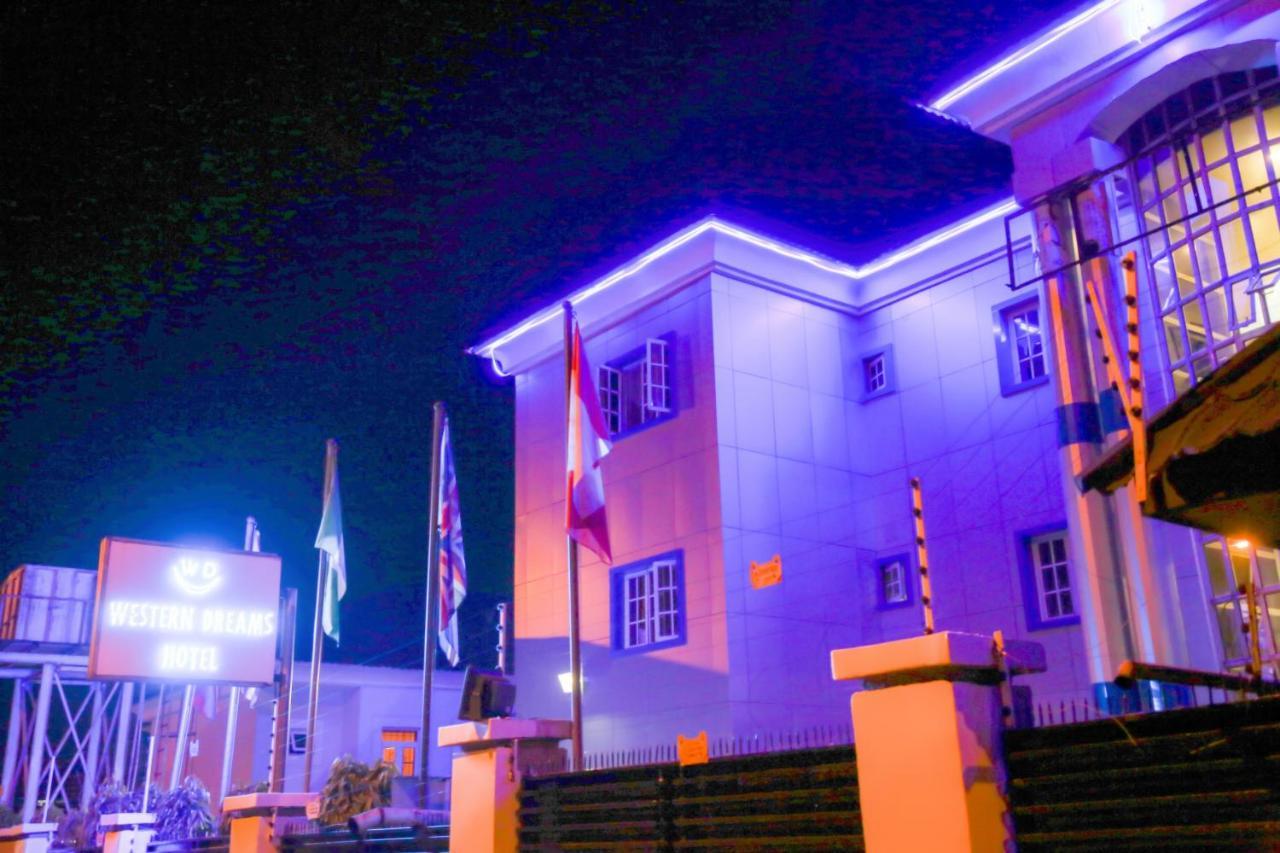 Western Dreams Hotel Абуджа Екстер'єр фото