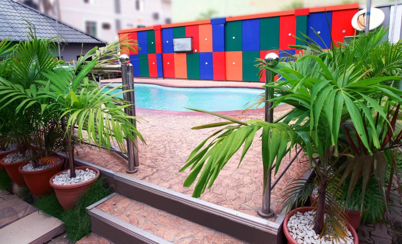 Western Dreams Hotel Абуджа Екстер'єр фото